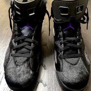 Jordan Men's Black and Purple Athletic Shoes